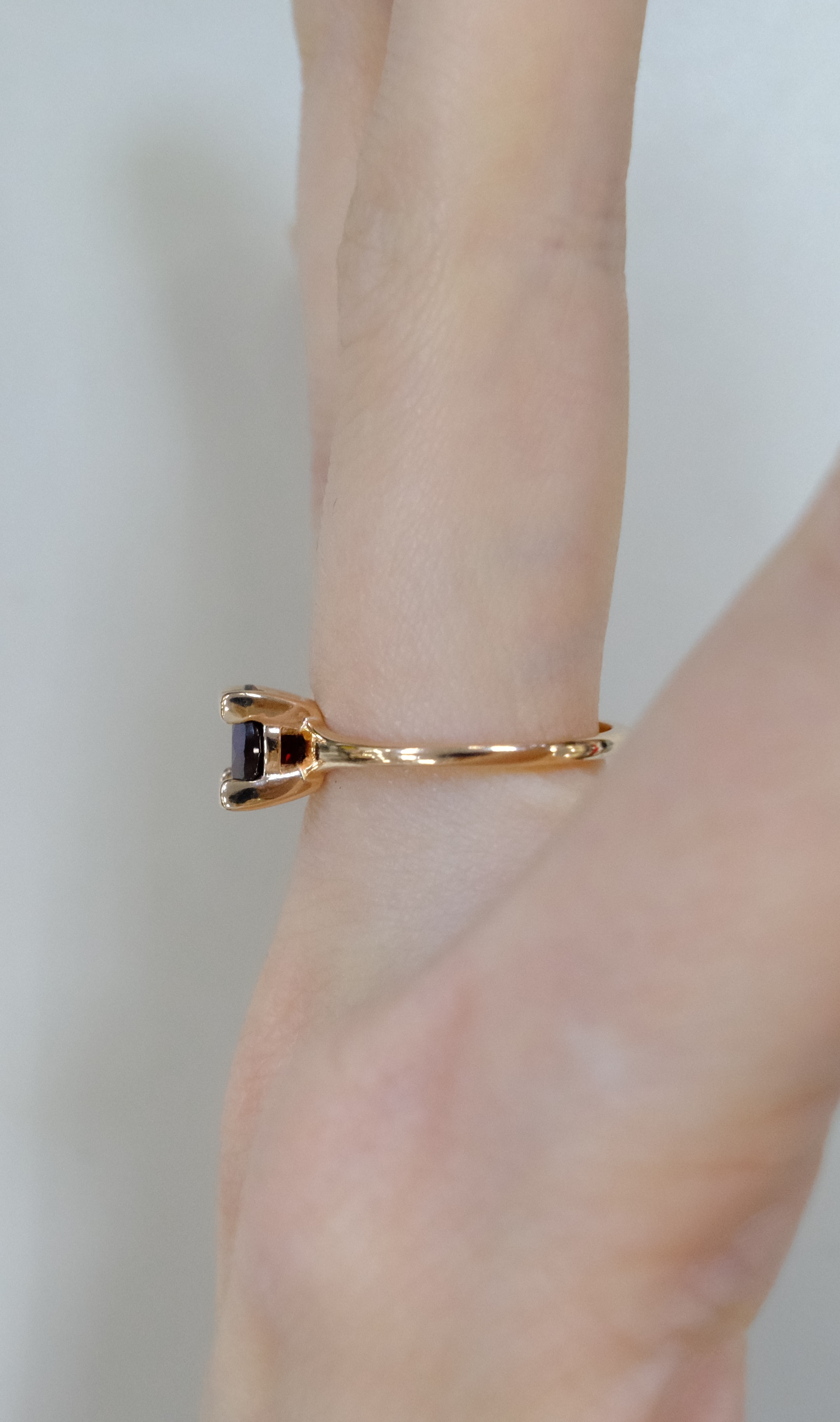 Серебряное кольцо с гранатом